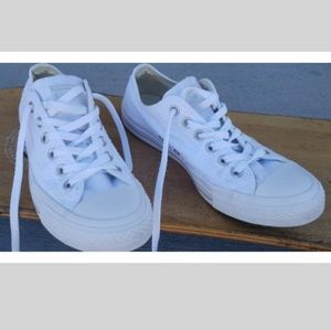 White like new low top Converse size 8.5